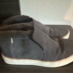 Tom’s women’s bootie faux fur lined slip on